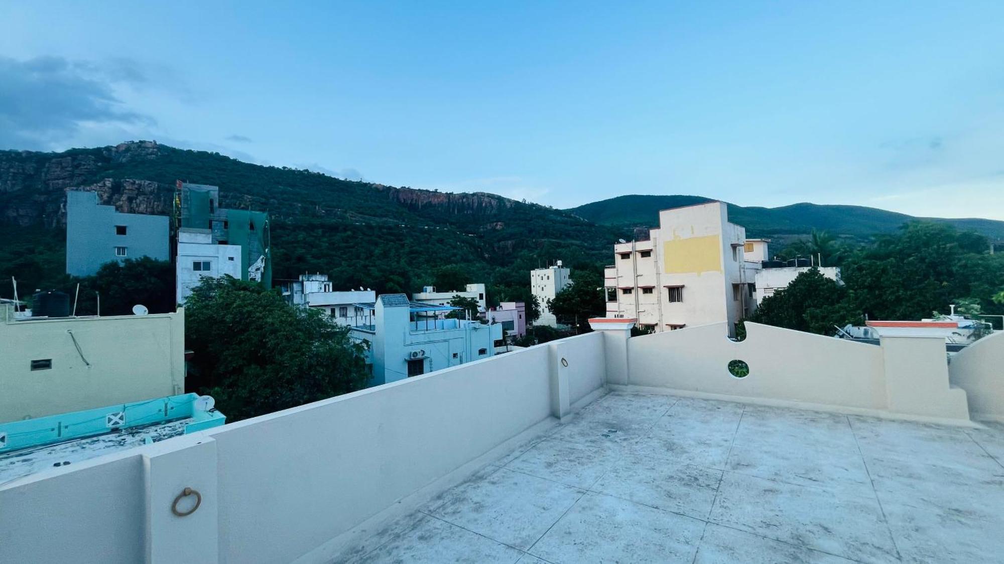 Nanda Mohan Homestay- Luxuries Ac Apartment Close To Alipiri Foothills-Kapila Teertham And Iskcon Temple Τιρουπάτι Εξωτερικό φωτογραφία